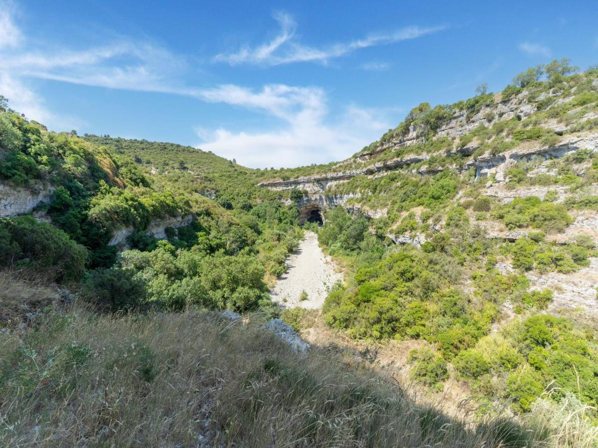 Cosy Holiday Home In Minerve With Garden Bagian luar foto