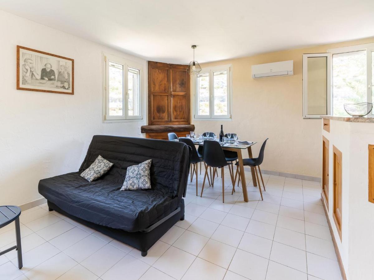 Cosy Holiday Home In Minerve With Garden Bagian luar foto